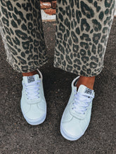 Load image into Gallery viewer, Catwalk Jean
