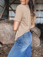 Load image into Gallery viewer, Ariat Kickin&#39; Up Dust T-Shirt
