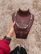 Load image into Gallery viewer, Prairie Pink Conch Necklace
