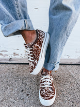 Load image into Gallery viewer, Ariat Skylar Shoe (Speckled Cow)
