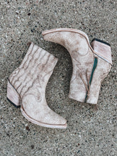 Load image into Gallery viewer, Ariat Jade Boot (Distressed Crema Croc)
