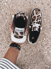 Load image into Gallery viewer, Ariat Hilo (Smoked Leopard)
