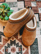 Load image into Gallery viewer, Cozy Casamigos Slipper
