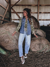 Load image into Gallery viewer, Ariat Homestyle Shirt (Moss Green)
