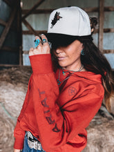 Load image into Gallery viewer, Ariat Logo 2.0 Hoodie (Ketchup)
