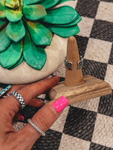 Load image into Gallery viewer, Peace Cuff Ring
