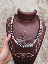 Load image into Gallery viewer, Prairie Pink Conch Necklace
