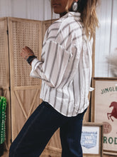 Load image into Gallery viewer, Vince Button Up
