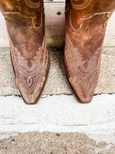 Load image into Gallery viewer, Ariat Casanova Western Boot (Distressed Brown)
