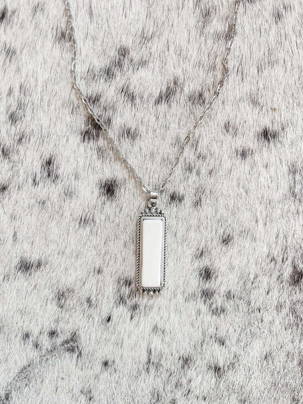 Bar Necklace (White)